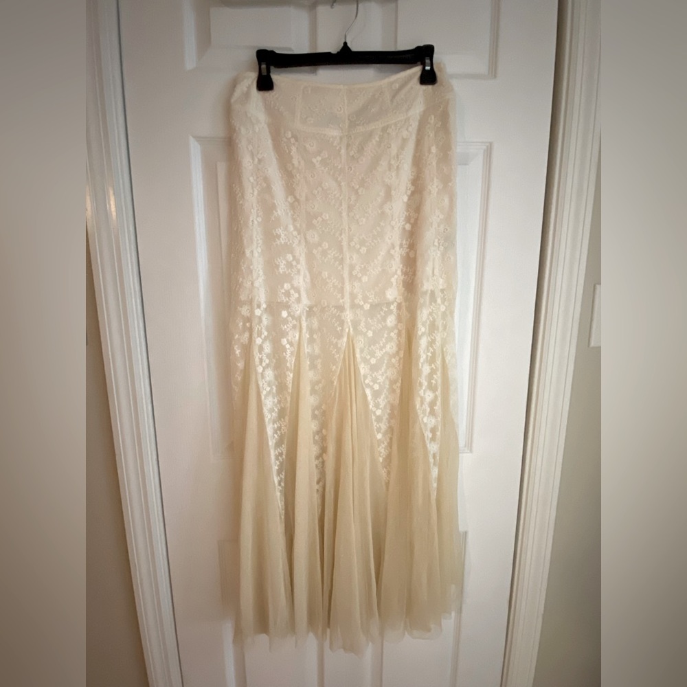 Women’s Lace and Tulle Skirt. Size M